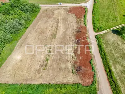 Landwirtschaftliches Grundstück 893 m², Brtonigla - ruhige Lage