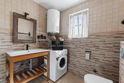 Prekrasna samostojeća vila s bazenom - 19