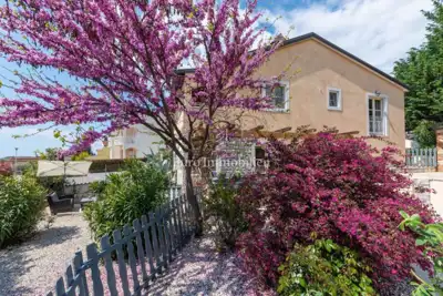Prekrasna samostojeća vila s bazenom - 4