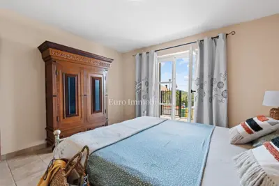 Prekrasna samostojeća vila s bazenom - 11
