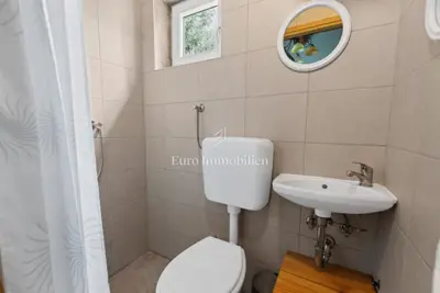 Prekrasna samostojeća vila s bazenom - 21