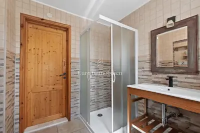 Prekrasna samostojeća vila s bazenom - 18