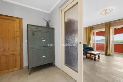 Prekrasna samostojeća vila s bazenom - 13