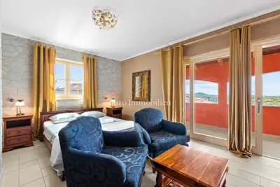 Prekrasna samostojeća vila s bazenom - 14