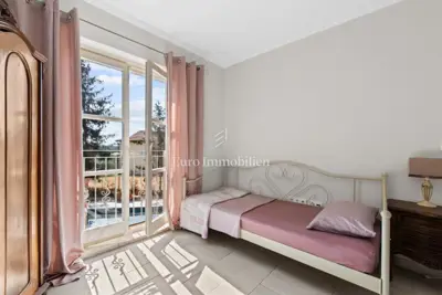 Prekrasna samostojeća vila s bazenom - 17