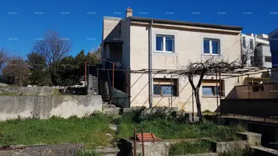 Kuća 140 m², Pula Centar - vrt 683 m²