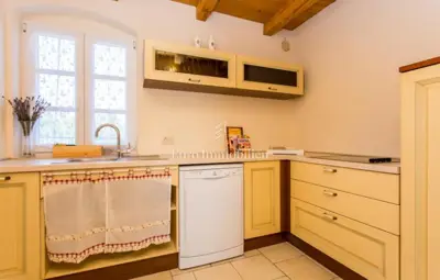 Otok Krk - vila s bazenom okružena zelenilom - 13