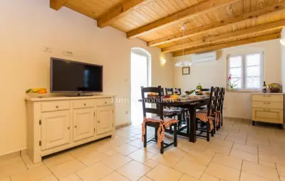 Otok Krk - vila s bazenom okružena zelenilom - 11