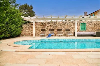 Otok Krk - vila s bazenom okružena zelenilom - 4