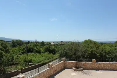 Otok Krk - vila s bazenom okružena zelenilom - 8