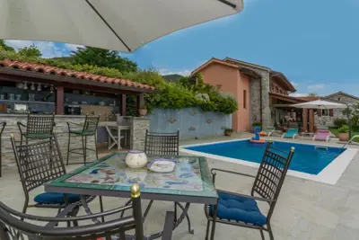 House 223 m², Poljane - sea view and pool