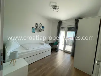 Vila u Šibeniku, 4 spavaće sobe i pogled na more - 12