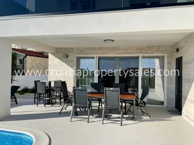 Vila u Šibeniku, 4 spavaće sobe i pogled na more - 3