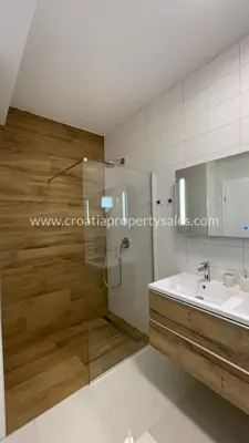 Vila u Šibeniku, 4 spavaće sobe i pogled na more - 7