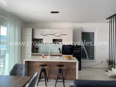 Vila u Šibeniku, 4 spavaće sobe i pogled na more - 10