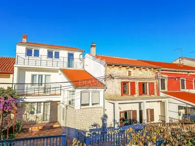 Kuća 300 m², Režanci - potpuno renovirana i namještena - 2