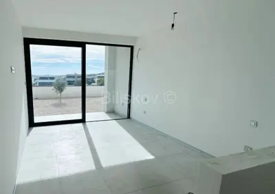 Vodice, novoizgrađen dvojni objekt, 2 etaže, vrt, bazen - 11