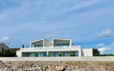 Vodice, novoizgrađen dvojni objekt, 2 etaže, vrt, bazen - 18