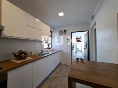 Wohn- und Geschäftsgebäude 542 m², Pobri - Meerblick - 15