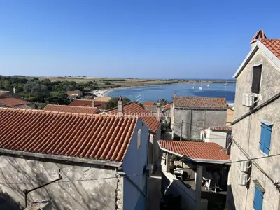 Otok Unije - kuća u nizu