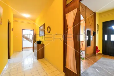 House 300 m², Donji Dragonožec, quiet family location - 16