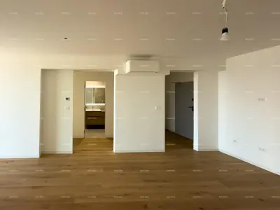 Prodaja stanova u stambeno-poslovnoj zgradi sa pogledom na more, centar Umaga! S3 - 18