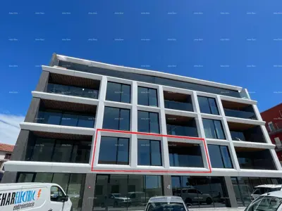 Prodaja stanova u stambeno-poslovnoj zgradi sa pogledom na more, centar Umaga! S3 - 8