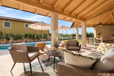 Villa 167 m², Svetvinčenat - Pool und überdachte Terrasse - 13