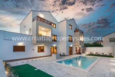 Vila 464 m², Kaštela - 50 m od mora i pogled na more