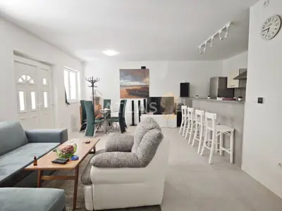 Stan 53 m², Marčelji - novogradnja s okućnicom i balkonom - 2