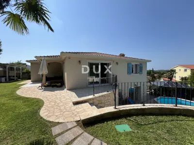 House 180 m², Poreč - heated pool and 3 parking spaces