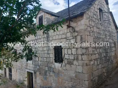Kuća, Brač, 250 m², 248 000 € - 2