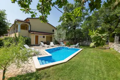House for sale in Novigrad, 652 m²