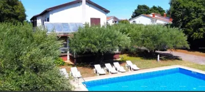 Poreč, 330 m² Apartmenthaus mit Pool - 2
