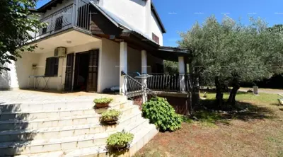 Poreč, 330 m² Apartmenthaus mit Pool - 3