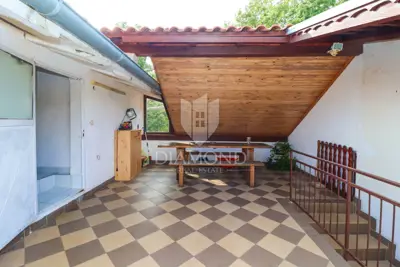 House in Poreč, large yard and two apartments - 9