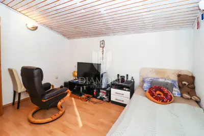 House in Poreč, large yard and two apartments - 5