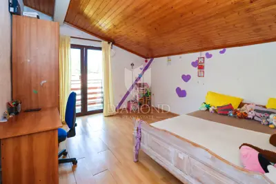 House in Poreč, large yard and two apartments - 4