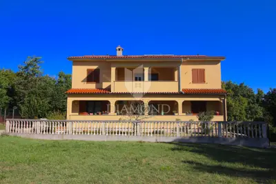 Kuća 155 m², Labin - trosobni stan i terasa