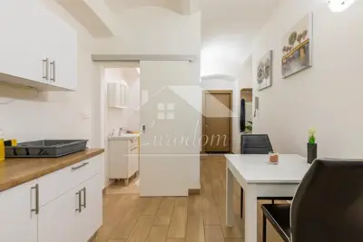 Stan, Donji grad - preko puta Botaničkog vrta, renoviran