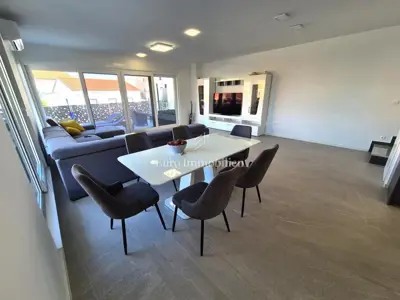 Doppelhaushälfte 156 m², Malinska, Pool und Gartenanlage - 8