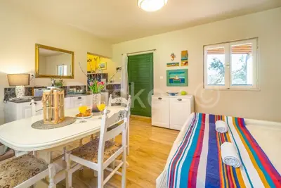 Kuća 51 m², Stari Grad - maslinik i legalizirano - 7