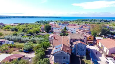 Kuća 120 m², Novigrad - pogled na more i grad