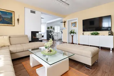 Sesvete – moderna obiteljska kuća 280 m², pogled na Sljeme