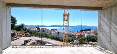 Stanovi u izgradnji sa zajedničkim bazenom i prekrasnim pogledima na m