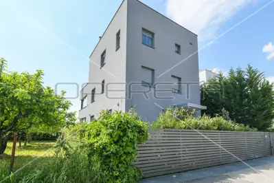 House for sale in Jarun, 395 m²