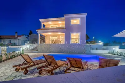 Kuća 170 m², Linardići na Krku - bazen i privatnost