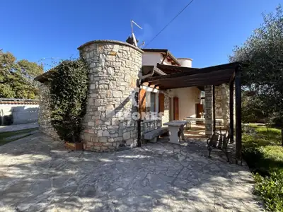 Haus 120 m², Kaštel kod Buja, aus Stein und Holz
