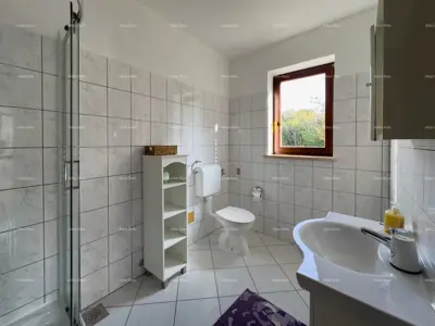 We are selling a house with seven apartments on a large plot with a swimming pool and garage. Banjole - 16