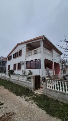 House 200 m², Privlaka - 12 beds and 2 terraces